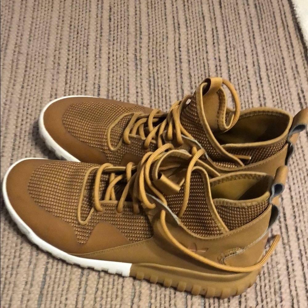 Adidas TubularX size 11
Excellent condition